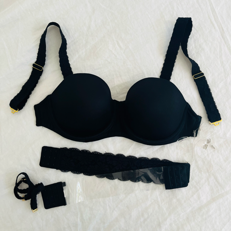 Bra Lab Convertible Bras for Women - Multiway Back Strap - Strapless, Plus  (M Band (30-34), Napoletana Nera Black Lace) : : Clothing, Shoes &  Accessories